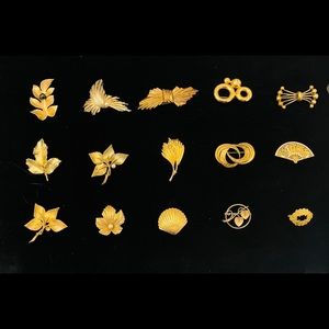 Vintage costume pins 15 Items